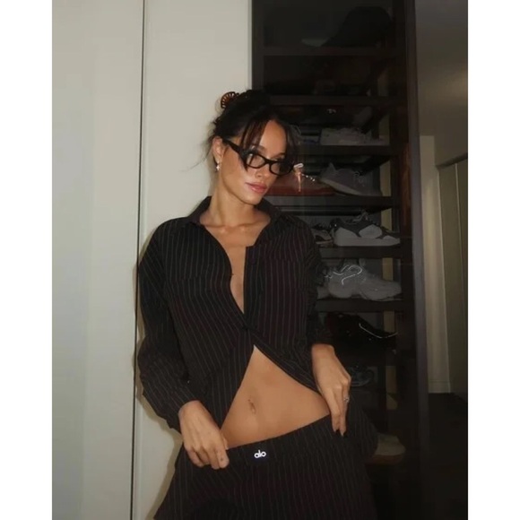 Alo Yoga Pinstripe Daylight Button Down Long Sleeve Black/Titanium M - Picture 10 of 14